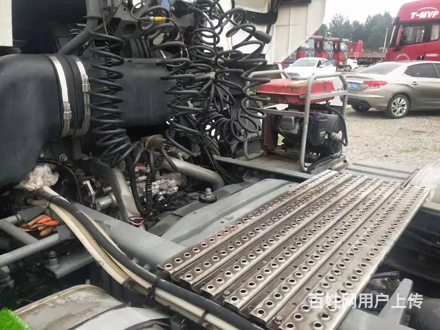 二手牵引车豪沃T7  540马力  手动挡  带液 - 图片 5