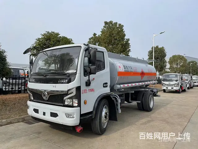 伊犁楚胜东风加油车8吨工地加油车厂家报价 - 图片 1