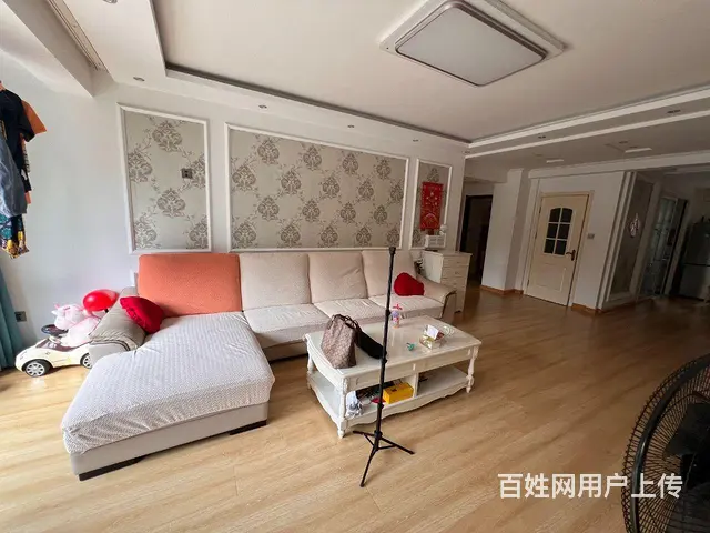 马德里皇家花园一楼带院不把山三室两卫看房方便 - 图片 1