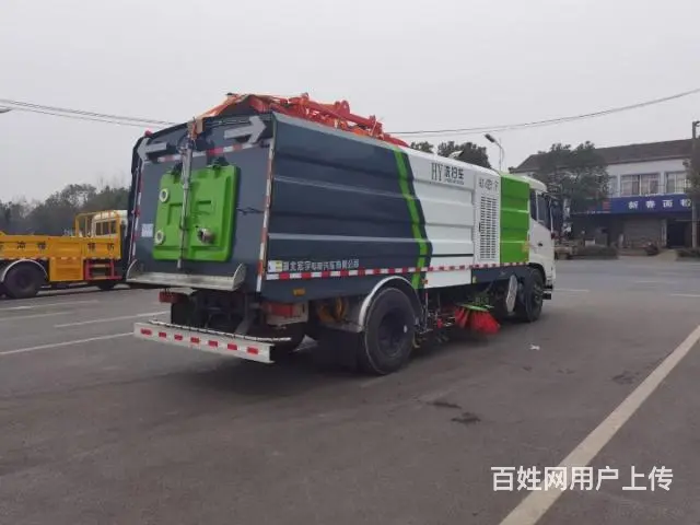 扫路车洗扫 - 图片