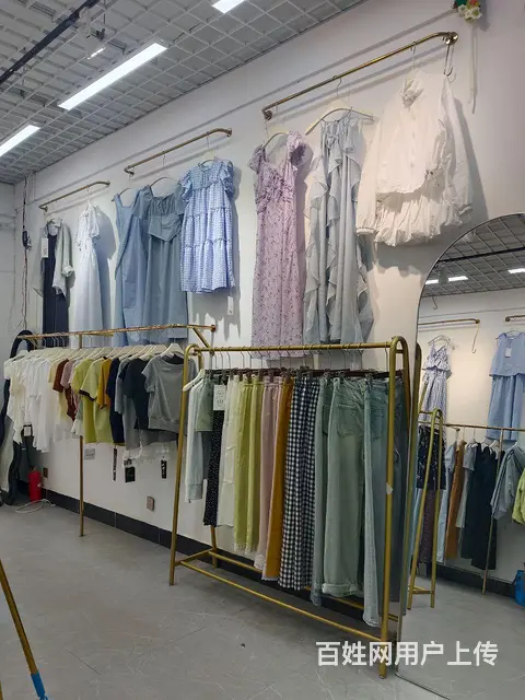 【都市时讯 优选推介】大学城商业街服装店转让 - 图片 2