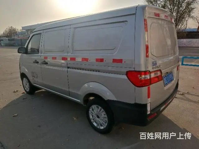 金杯封厢面包厢式货车 - 图片 1