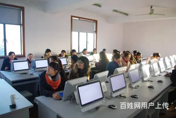琼海学平面、广告设计，学ps、cdr、ai的图片
