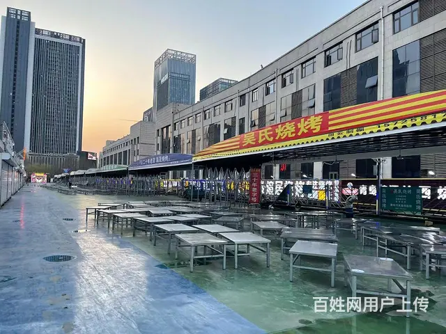 张店区浅海美食广场烧烤店整体出 - 图片 1