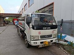 国五东风多利卡五吨油罐车 低价处理 先到到的