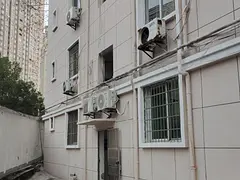 校园内宿舍，安全环境优美，交通便利