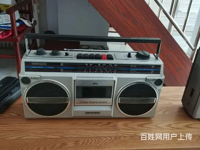 老式收录机 - 图片 1
