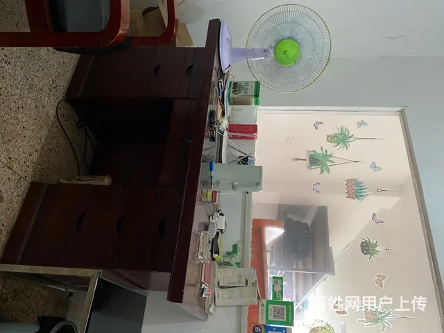 办公桌 - 图片