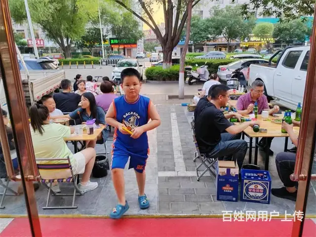 【同城搜铺网免费找店】神木麟州街100平餐馆转让 - 图片