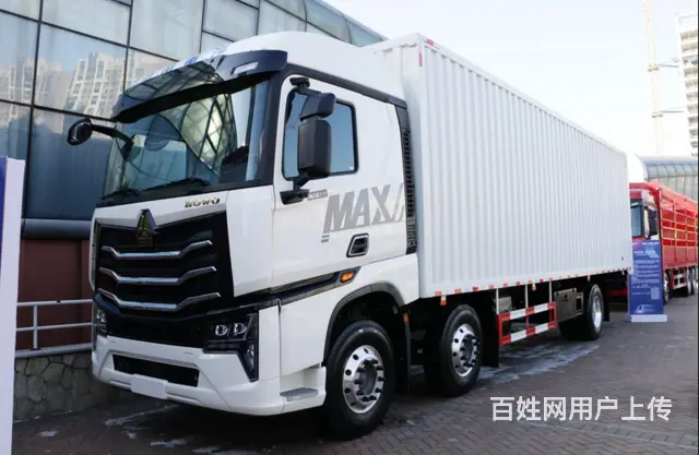 自动挡重汽豪沃9米6前四后四 三轴车厢式货车 国6 - 图片 1