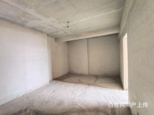 一中学区鼎鑫公寓电梯六楼毛坯4000一平的图片