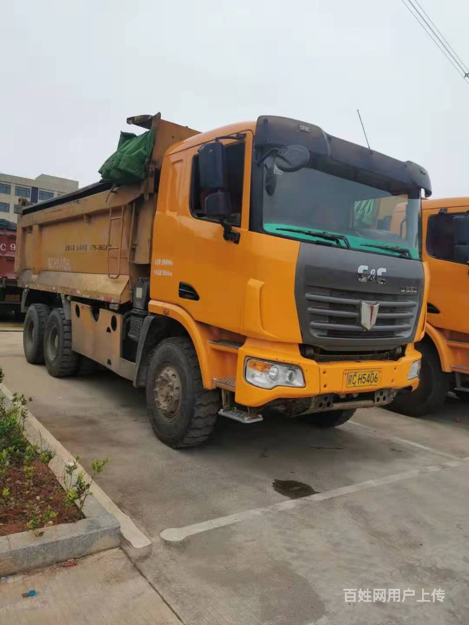 联合重卡 自卸车 后八轮 环保车350马力国5