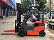 精品丰田2吨九成新二手电动叉车，个人二手叉车价低