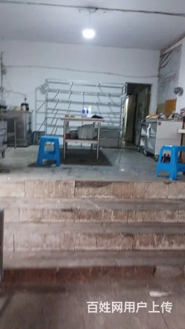 商铺位于篮灵广场铁峰路菜市场内 - 图片 2