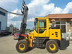 厂家出售3吨四驱越野叉车