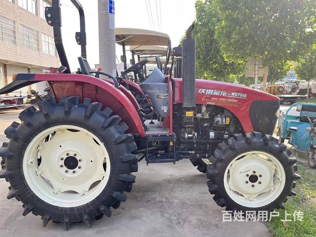 20年沃得704拖拉机 ₁₅₇ ₁₁₁₅ ₃₈₄₇的图片