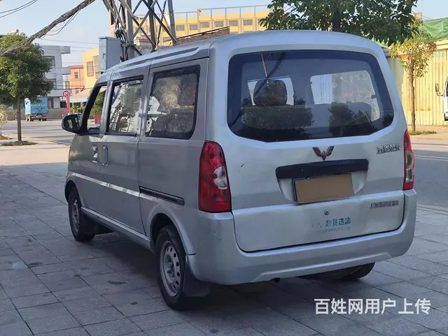 五菱荣光面包车7座 - 图片 5