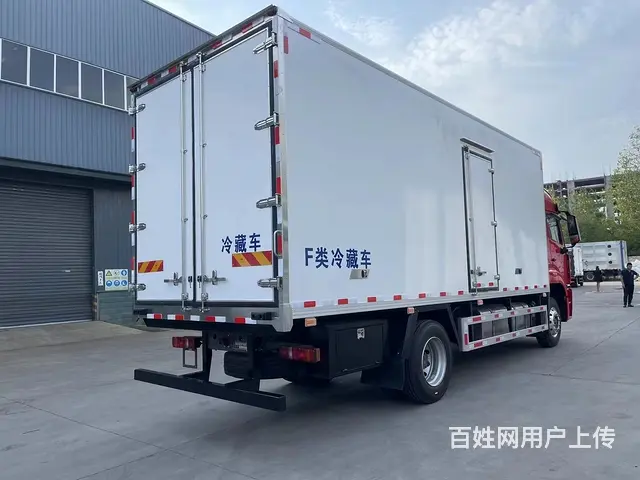 重汽豪沃6米8生鲜运输绿通版冷藏车可以拉多少吨白条猪 - 图片 6