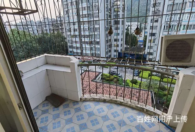 吉大荔苑精装4房2厅2卫出租，租价2500。楼梯6楼。 - 图片 10