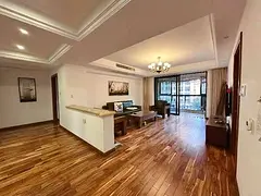 秀水华庭北区黄金楼层大平层207平，三房两卫， 豪装238万