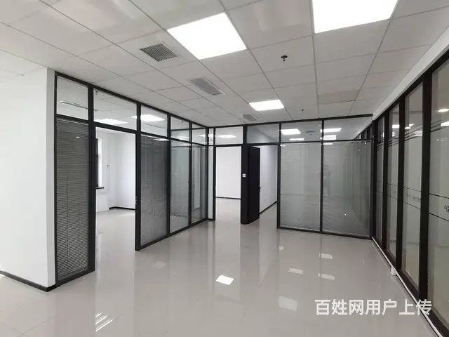 世纪大厦地铁口 158平写字间 带隔断 送免租期停车位 - 图片 1
