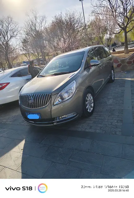 别克GL8 2013款 GL8 豪华商务车 3.0 手自一体 - 图片 1