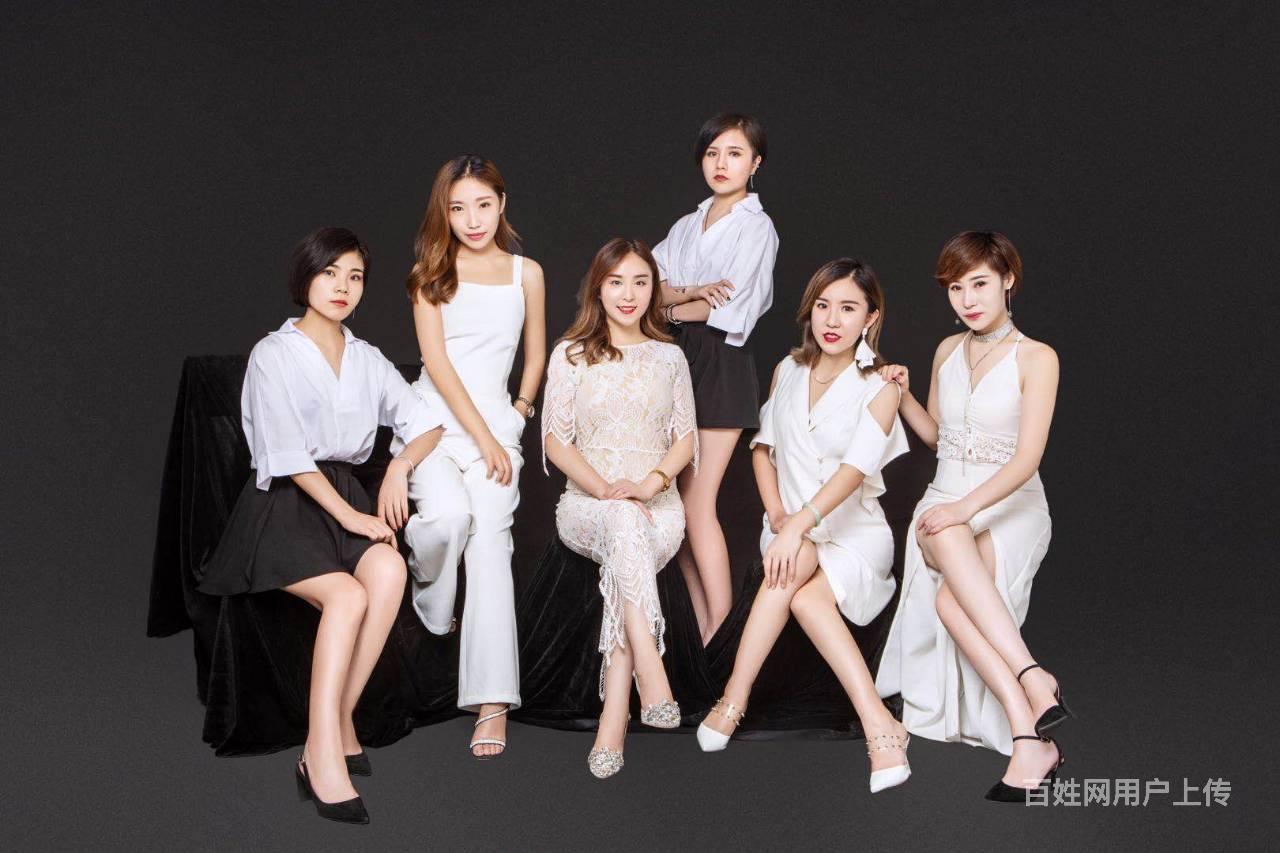 楼梯拍大合影集体照多人照会议照团体照与合影架子区别