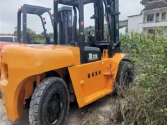 二手叉车多少钱，二手叉车多少钱一台合力