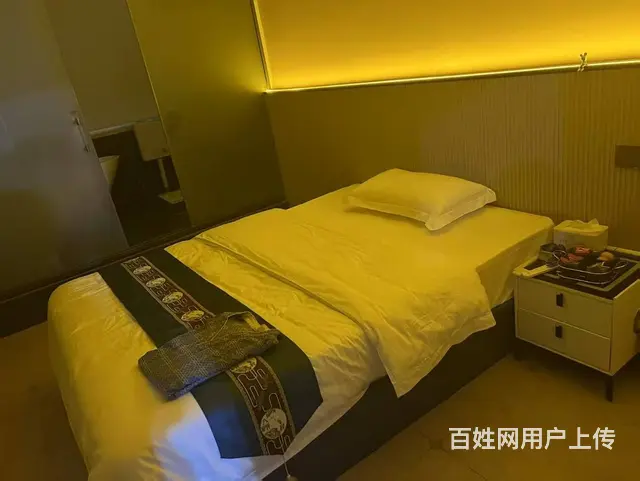 店铺位于兴义公园里对面，繁华地段，面积290平，上下两层，一 - 图片 6