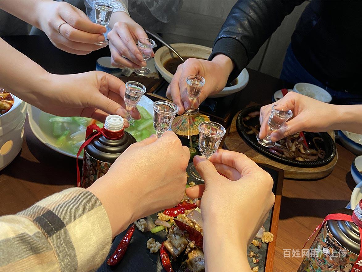 匠河坊天才酒师:酒桌上第一杯酒要这样喝