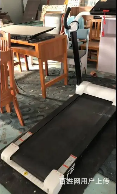 出售二手跑步机，九九成新飞健跑步机大屏幕显示 - 图片 1