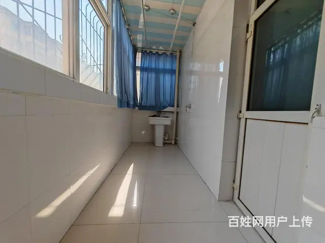 中兴大街 万隆广场  金梦园 一层 精装三室带地下室 老证 - 图片 8