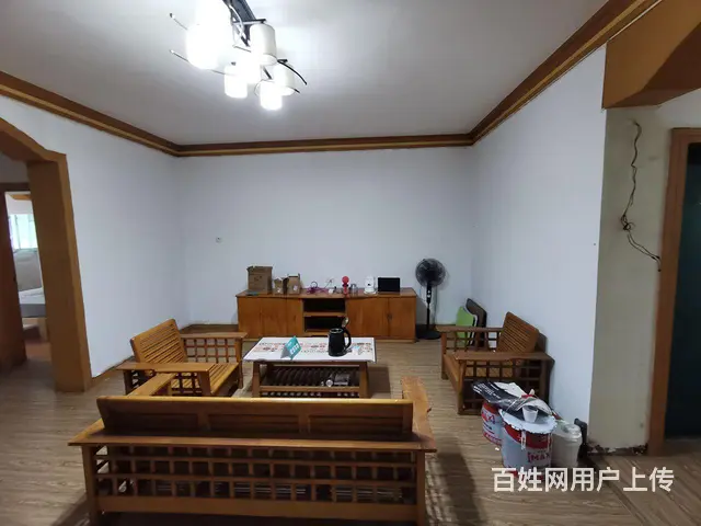 CBD中央大街小燕子酒楼旁，3室2厅，接受养宠物 - 图片 1