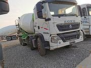 轻量化搅拌车转让17年二手豪沃搅拌车12方前四后八