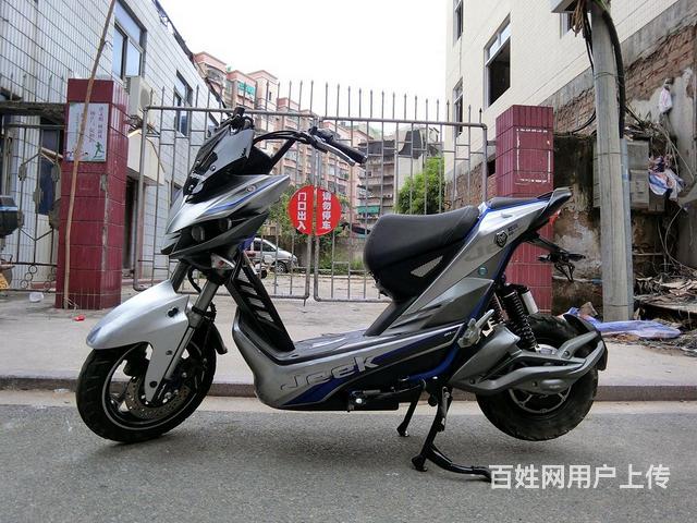 出售新款愛瑪電動車,帶合格證,五電池60v,車力非