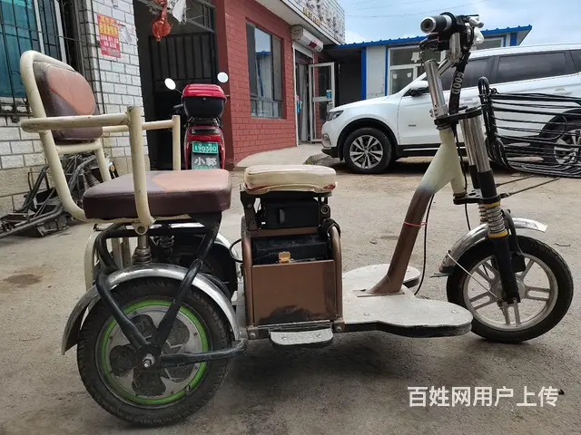 老年代步三轮车 - 图片 1