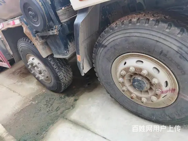 刚到一批欧曼前四后八水泥罐车375马力 - 图片 3