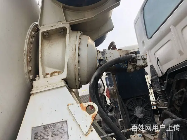 低价出售12年二手日野700搅拌车 10方 后八轮 - 图片 3