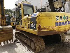转让精品二手挖掘机小松200-8，土方车包送可分期
