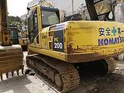 转让精品二手挖掘机小松200-8，土方车包送可分期
