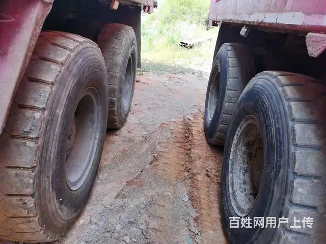 新进场两台后八轮自卸车350马力红岩杰狮5米8货厢 - 图片 4
