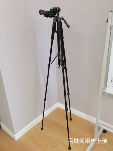 低价出售全新的手机落地支架啦！带美颜灯哦 - 图片 3