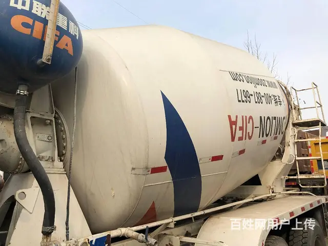 低价出售12年二手日野700搅拌车 10方 后八轮 - 图片 2