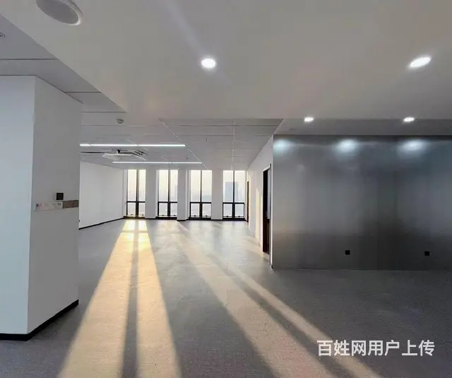 地铁口招人方便 800方顶楼整层带双露台 高利用率 实图呈现 - 图片 8