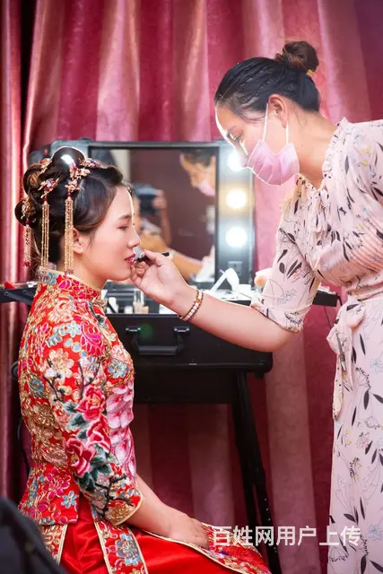 昆明结婚早上秀禾服，下午白色婚纱户外婚礼化妆 - 图片 3