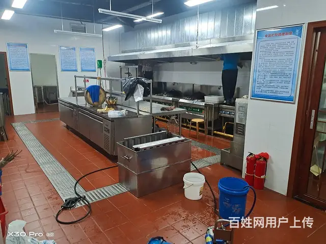 宜昌卓驰清洗公司，大型油烟机清洗维修，非常专业 - 图片 1