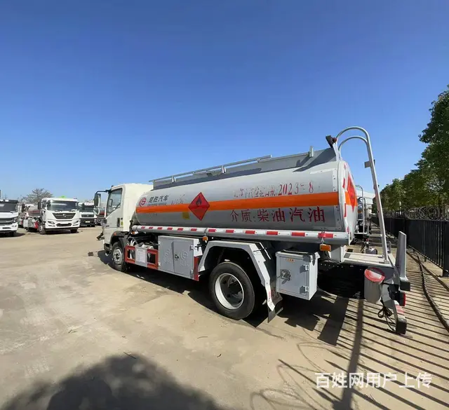 重汽豪沃7吨油罐车  新款上市 心动不如行动 - 图片 6
