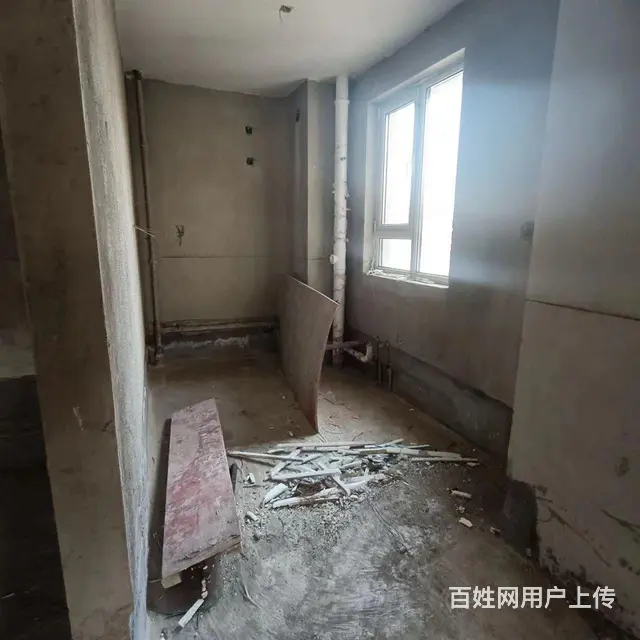 凤栖台 双证一期现房 四室两厅 97.8万 有钥匙 - 图片 5
