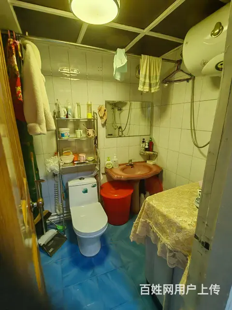 老街基早市附近人防办楼6楼非顶，62平，厢楼两室一厅，带家具 - 图片 4