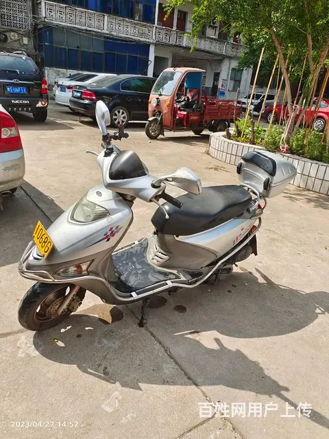 豪爵银色摩托车 - 图片 2